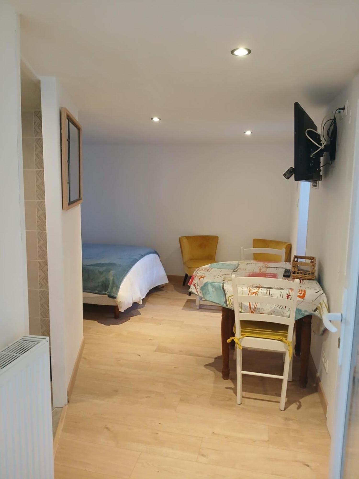 Le Lys Apartment Сент Екстериор снимка